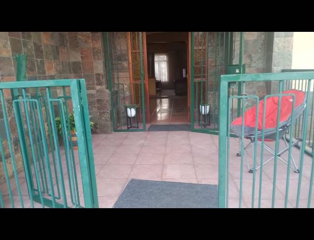 3 BEDROOM HOUSE FOR SALE IN KENSINGTON